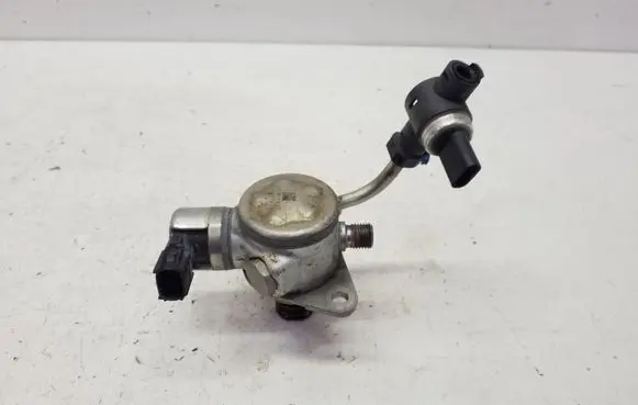 Volvo XC60 Fuel injection high pressure pump 31437903