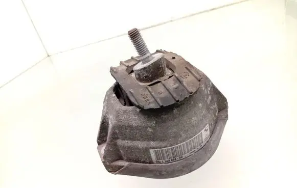 BMW 5 E60 E61 Engine mount bracket 6769874
