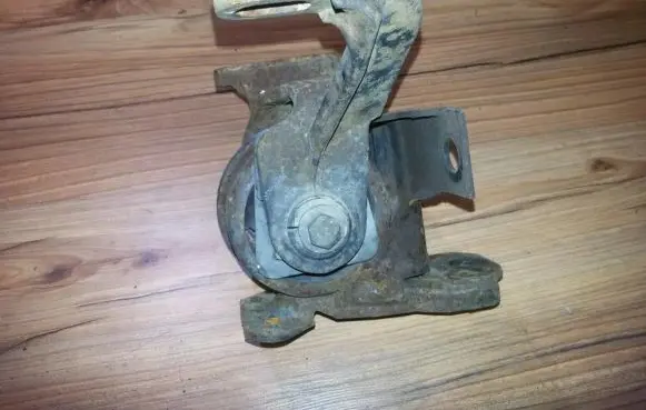 Ford Mondeo MK I Engine mount bracket 93bb7m124aj