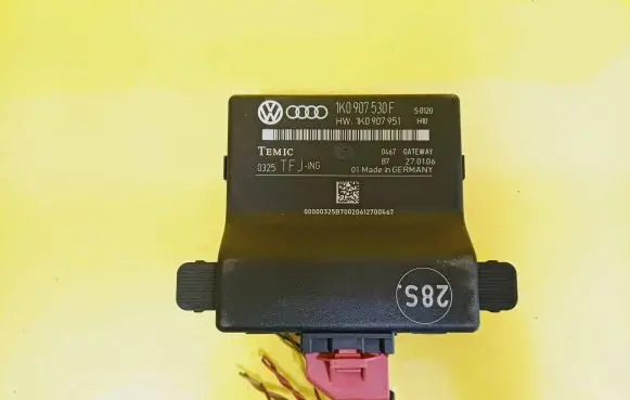 Volkswagen Touran I Gateway control module 1K0907530F 1K0907951