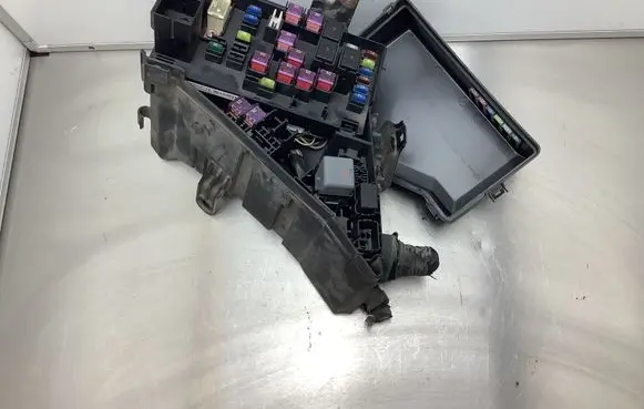 Subaru Tribeca Fuse box set MB100200B