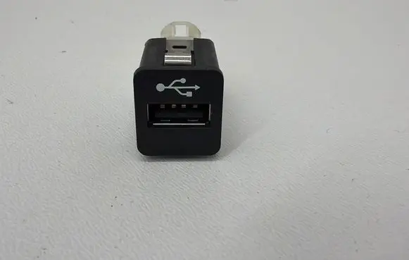 BMW 5 F10 F11 USB socket connector 9237656