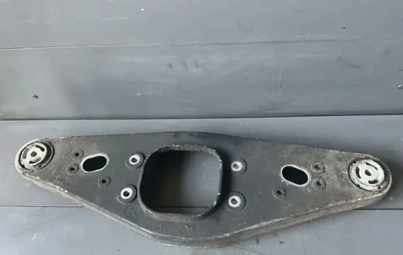 Mercedes-Benz E W211 Rear differential/diff mount bracket a2303521806