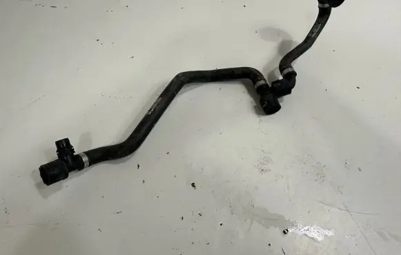 BMW i4 Engine coolant pipe/hose 8477900