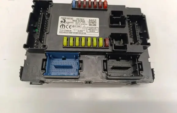 Jeep Compass Fuse module P68381687AD 28615813
