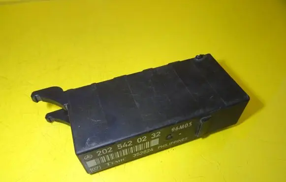 Mercedes-Benz C W202 Light module LCM 2025420232