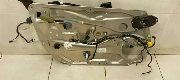 Mercedes-Benz E W212 Front door window regulator with motor A2128201302