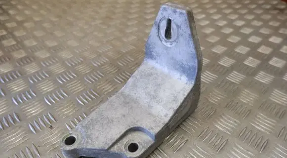 Nissan Leaf II (ZE1) Engine mounting bracket