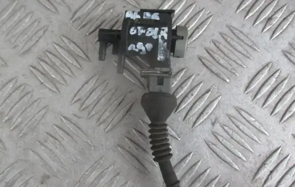 Audi A4 S4 B6 8E 8H Valve vacuum 1J0906283A