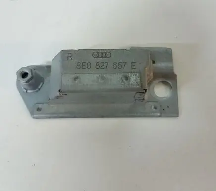 Audi A6 S6 C6 4F Number plate light 8E0827657E