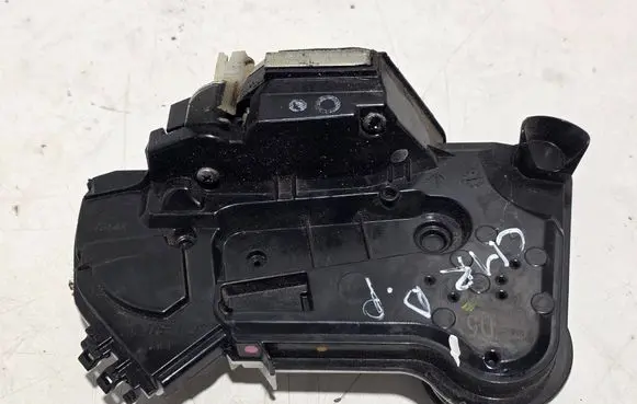 Toyota C-HR I Front door lock