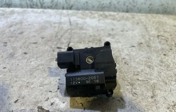 Toyota Corolla Verso AR10 Air flap motor/actuator 1138002051 9E16