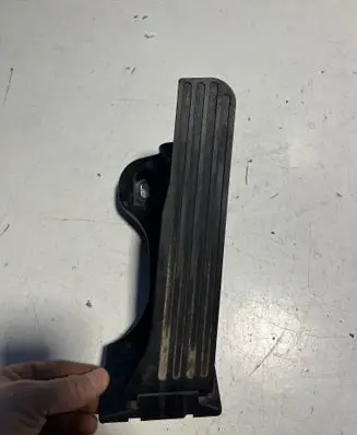 Volkswagen Touran II Accelerator throttle pedal 1T1723503N 100315 6510300301