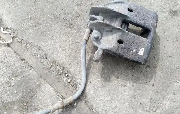 Volvo S40, V40 Front brake caliper