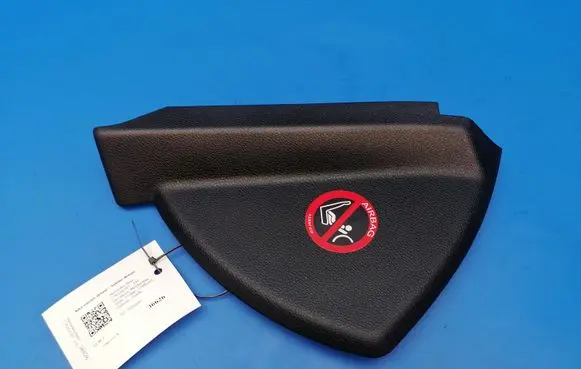 Mercedes-Benz C W204 Dashboard side end trim A2046800378