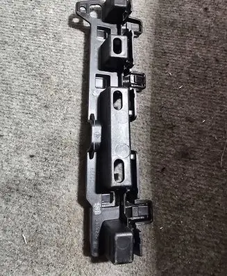 BMW 5 G30 G31 Front bumper mounting bracket 7387342
