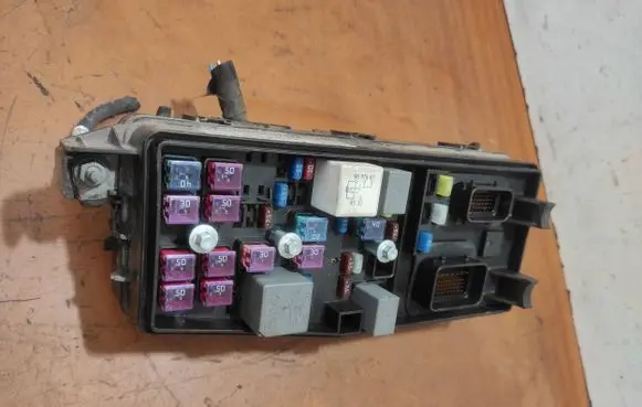 KIA Carnival Fuse module 919504D050 20060616 K4D60210