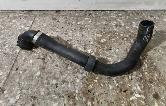 Volvo XC90 Engine coolant pipe/hose 32252070