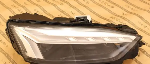 Audi A5 Headlight/headlamp 8W6941040