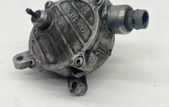 Volvo V70 Vacuum pump 30731825