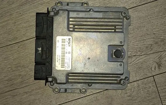 Renault Clio IV Engine control unit/module 237102747R