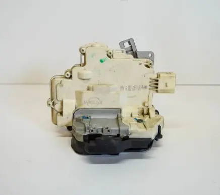 Audi A4 S4 B7 8E 8H Front door lock 8E1837016AA