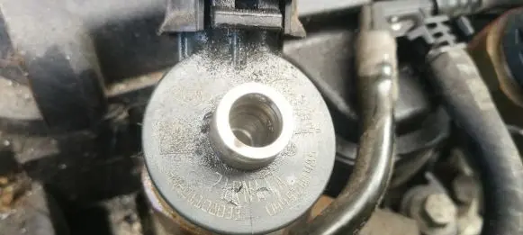 Dacia Sandero Fuel injector 8201108033 0445110485