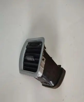 Skoda Fabia Mk2 (5J) Dash center air vent grill 