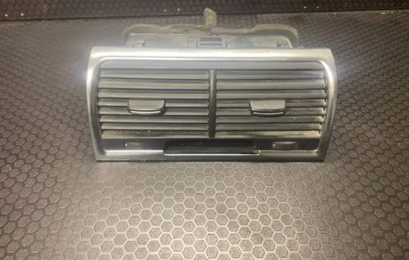 Audi Q7 4L Dash center air vent grill 4L0820951