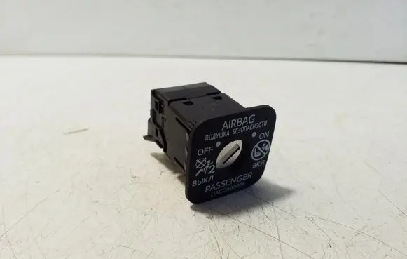 Toyota Yaris Cross Passenger airbag on/off switch NM17