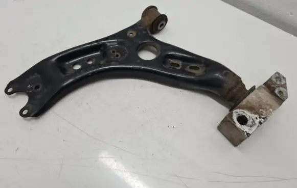 Volkswagen PASSAT B7 Front lower control arm/wishbone