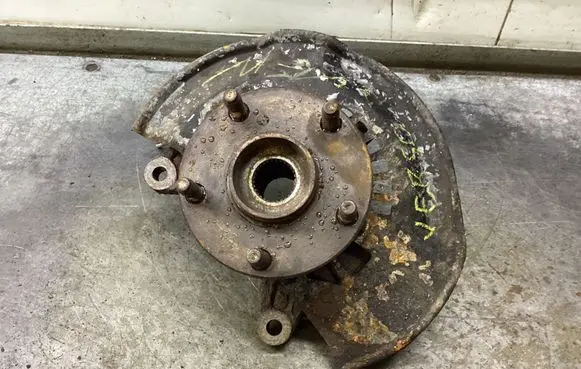 Toyota Avensis Verso Front wheel hub