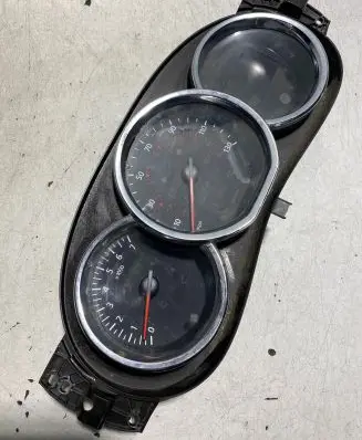 Speedometer (instrument cluster)