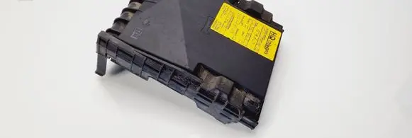 Volkswagen Golf V Fuse box cover 014189871 017180061 1K0937132F