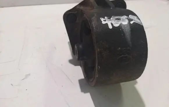 Hyundai Santa Fe Engine mount bracket