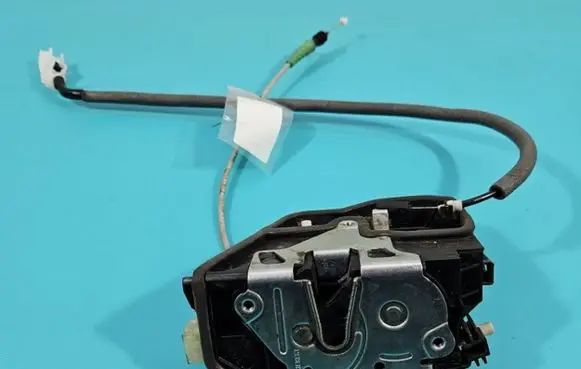 BMW X1 E84 Front door lock 7229461 IMPRK1440404