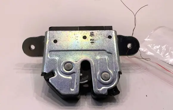 Opel Astra K Tailgate exterior lock 39021416