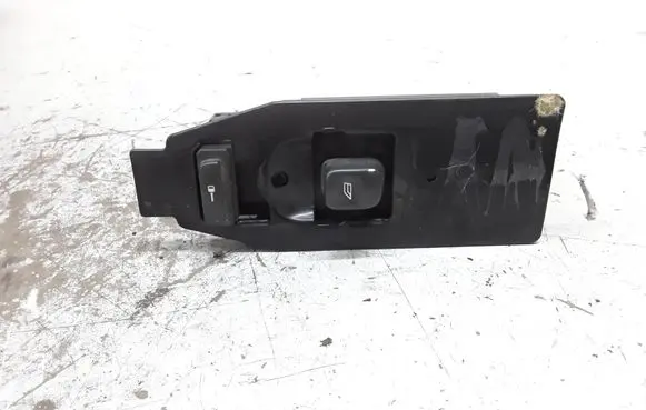 Volvo S60 Electric window control switch 8682950