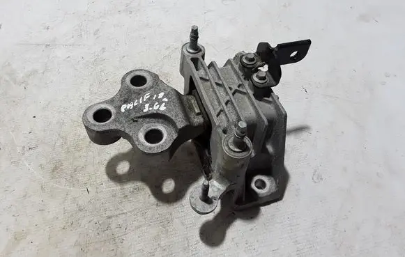 Engine mount bracket