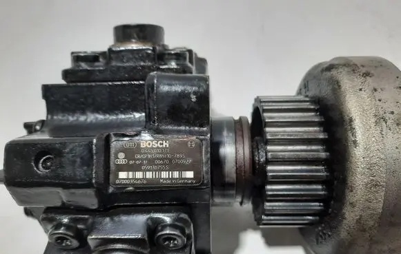 Audi A6 S6 C6 4F Fuel injection high pressure pump 0445010171