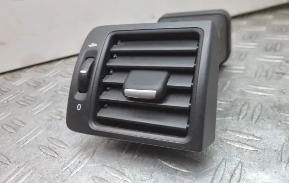 Volvo C70 Dashboard side air vent grill/cover trim 39888290 506002