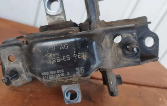 Volkswagen Polo V 6R Engine mount bracket 6R0199555
