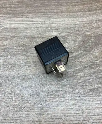 Volkswagen PASSAT B5.5 Other relay 8A0951253 899587