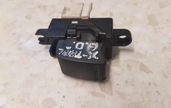 Nissan X-Trail T30 Electric window control switch