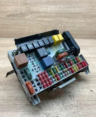 Opel Vectra B Fuse module 90583459 90191753