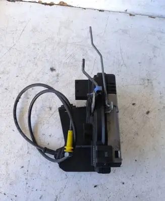 Opel Vivaro Front door lock 8200008246 91166237