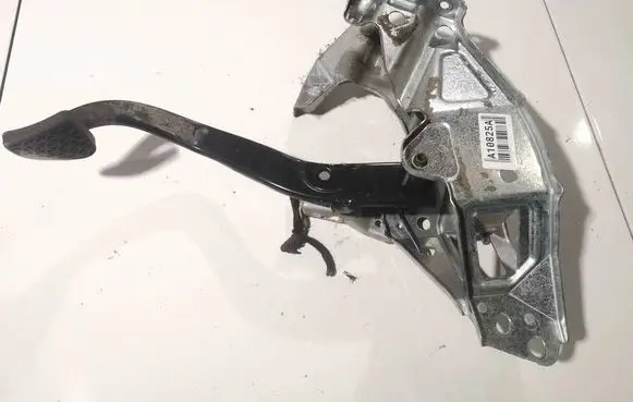Opel Astra H Brake pedal 