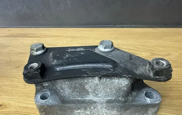 Skoda Octavia Mk2 (1Z) Gearbox mounting bracket 1K0199111
