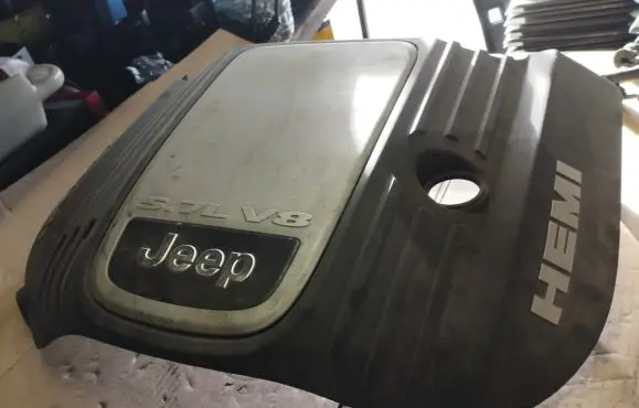 Jeep Grand Cherokee (WK) Engine cover (trim)