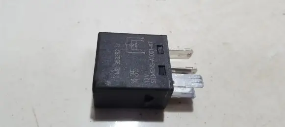Mitsubishi Carisma Other relay MB9533821